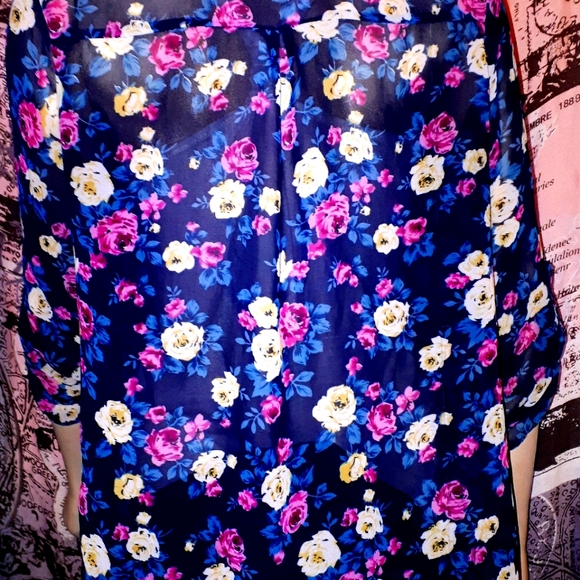 Womens large - Picture 3 of 3